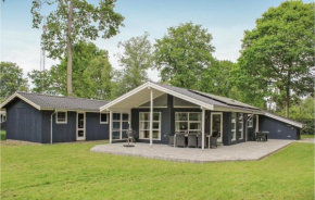 Lovely Home In Glesborg With Wifi, Fjellerup